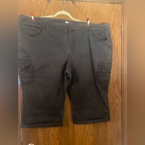 Cargo style Capris - hit below the knee